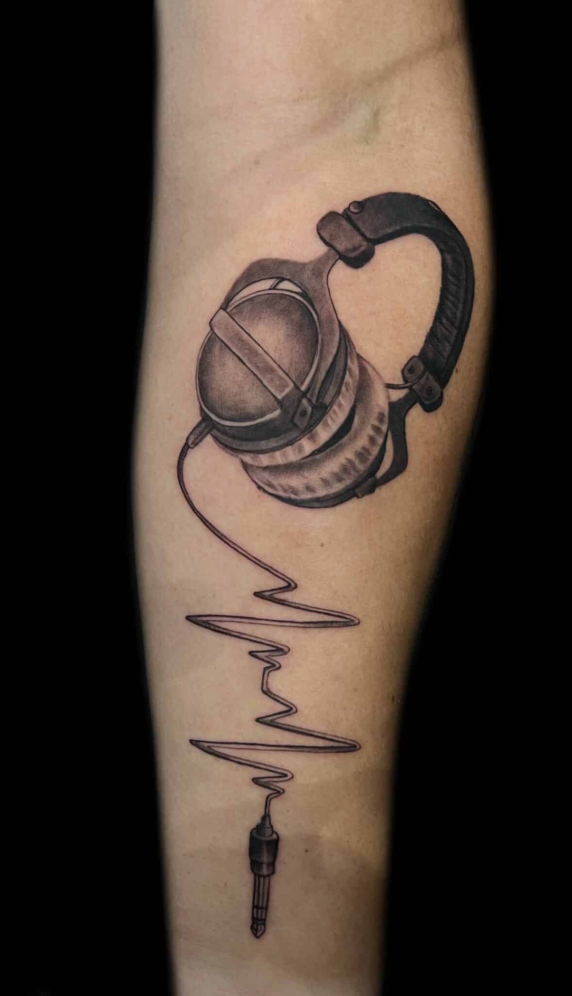 black and grey headphones, heartbeat tattoo, Steve Rivas, artist at Revolt Tattoos