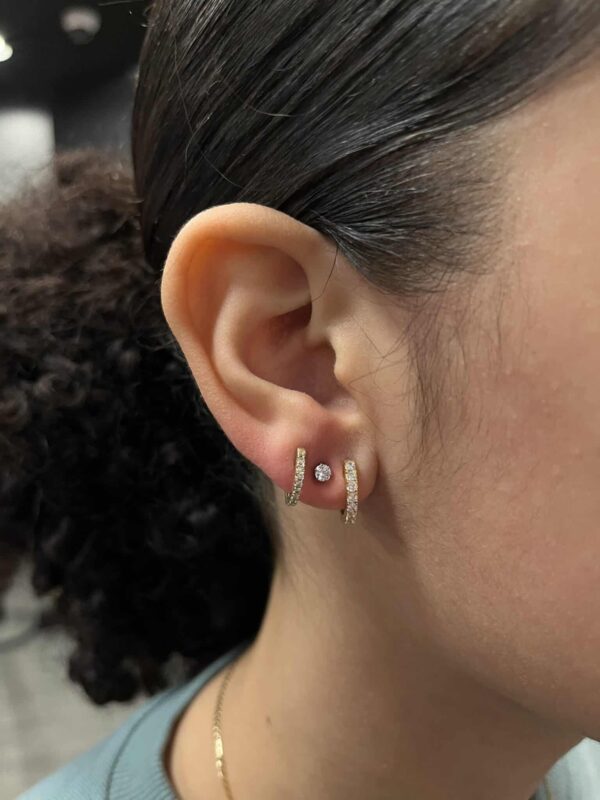 ear lobe piercing