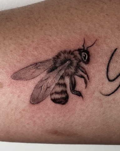 realistic bee tattoo , Demi DiMartino, artist at Revolt Tattoos